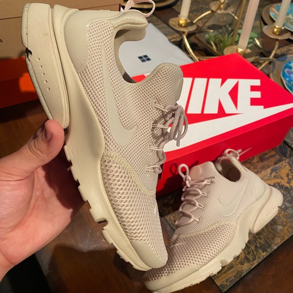 ladies nike presto fly
